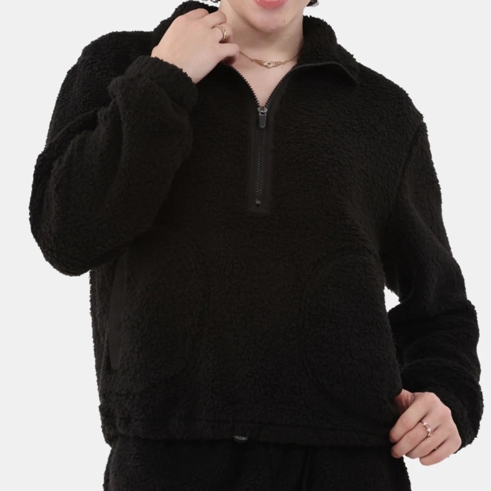 No Boundaries Women’s Half Zip Plush
Pullover with Pocket
